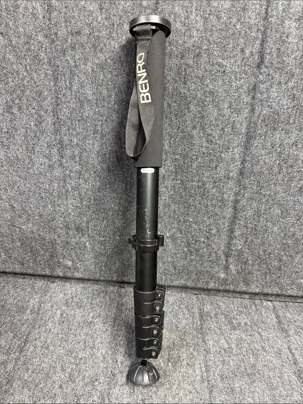 Benro A38F Mg-Aluminum MonopodBlack Monopod with Foam Grip